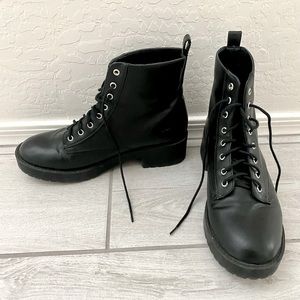 Combat boots black